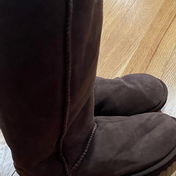 NWOB UGG Brown Suede Shearling Boots - Picture 4 of 8